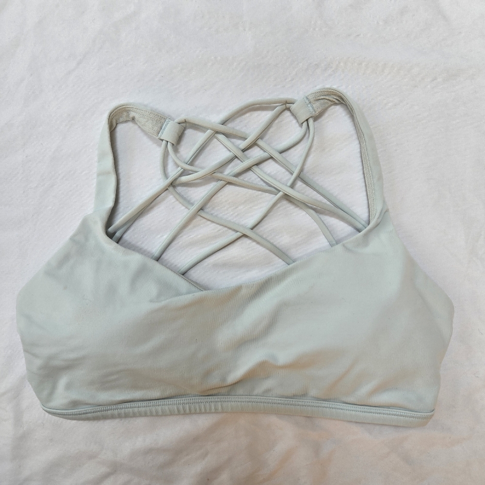 Lululemon Mint Green Yoga Free To Be Wild Light Support Sports Bra